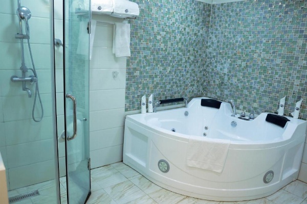 Ambassador Hotel image 28